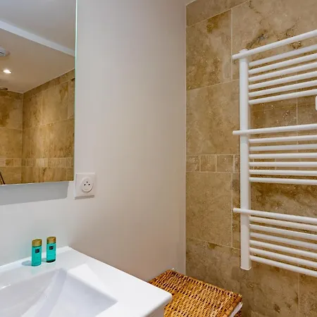 Oyana Apartment