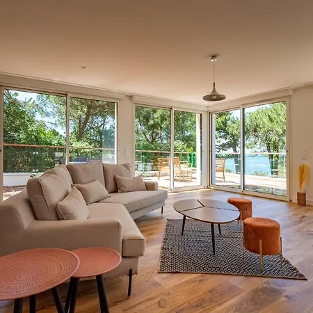 Oyana Apartment